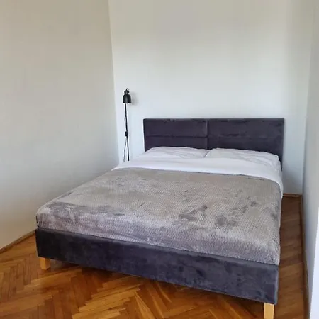 Apartament Piastowska100 Apartment *